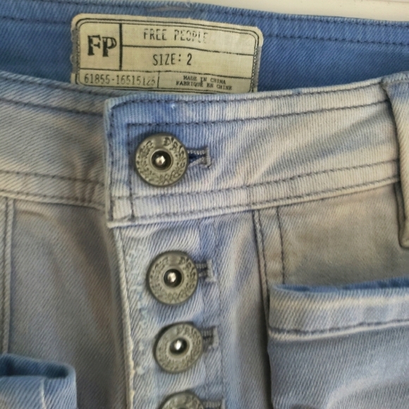 🌟NWOT Free People Light Wash Distressed Ripped Skinny Jeans Size 2 🌟 - Picture 4 of 9